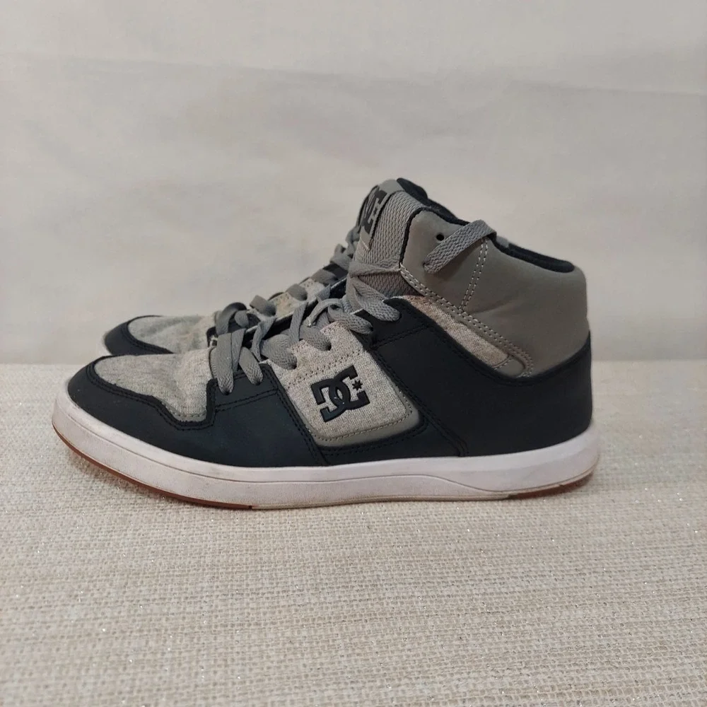 EUC DC Cure Hi Top Mens Skate Shoes Black Grey Mens‎ Size 10